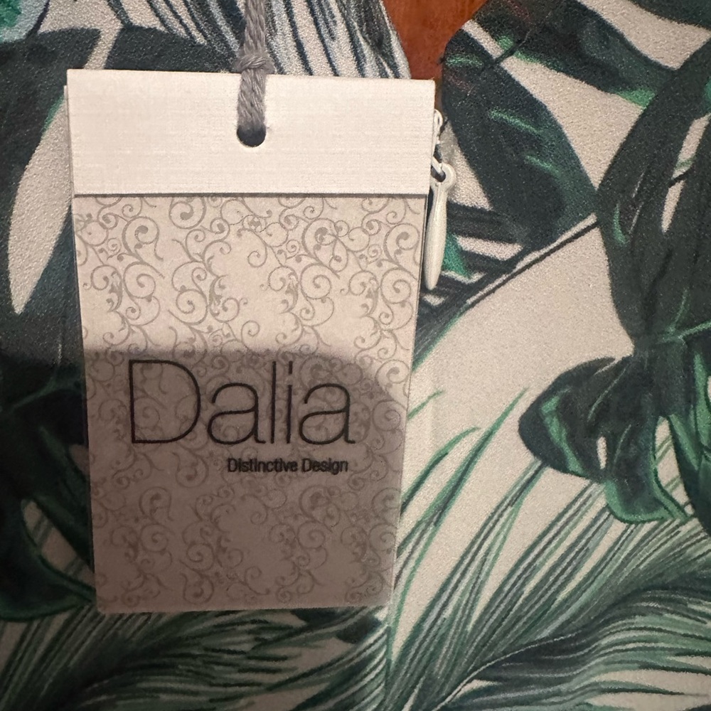 NWT floral jumpsuit - Picture 5 of 7